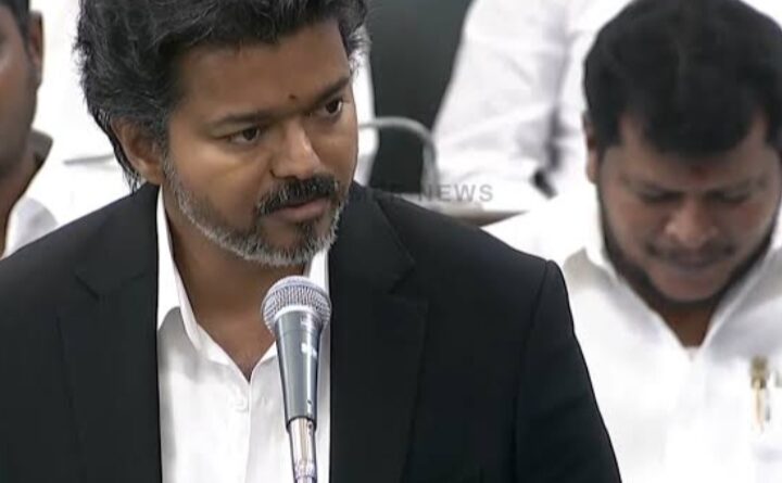 சட்ட சபையில் தெறிக்க விட்ட விஜய் -எதிர்க்கட்சி தலைவருக்கு பதிலடி கொடுத்த முதல்வர் விஜய் – காரசாரமாக நடைபெற்ற சட்டமன்றம்